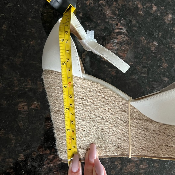 NWT white wedges - Picture 4 of 4